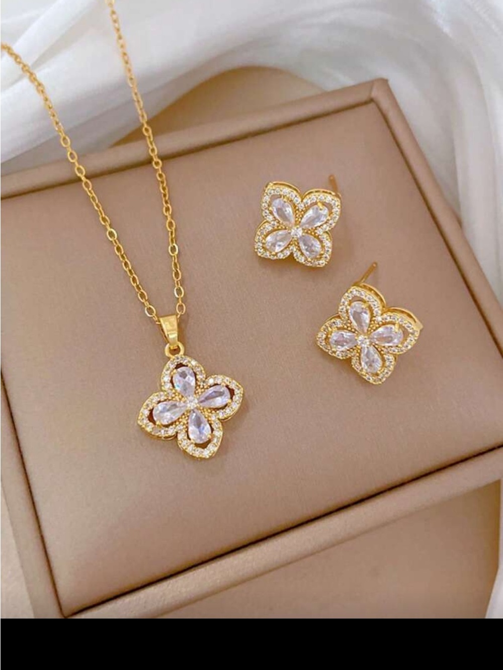 Gold Flower Crystal Pendant Necklace and Earrings Set